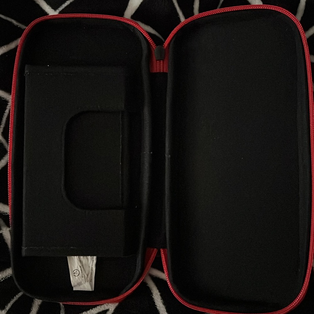 Used Nintendo Switch case - Picture 3 of 7